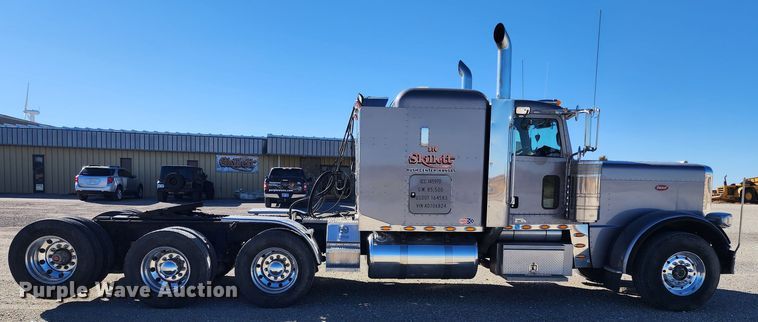 image for item KC9414 2010 Peterbilt 389  semi truck