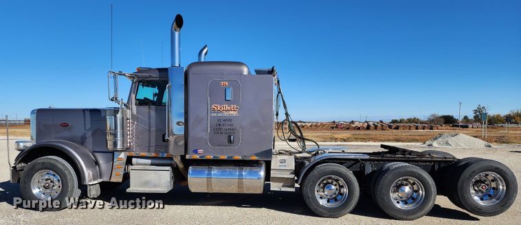 image for item KC9414 2010 Peterbilt 389  semi truck