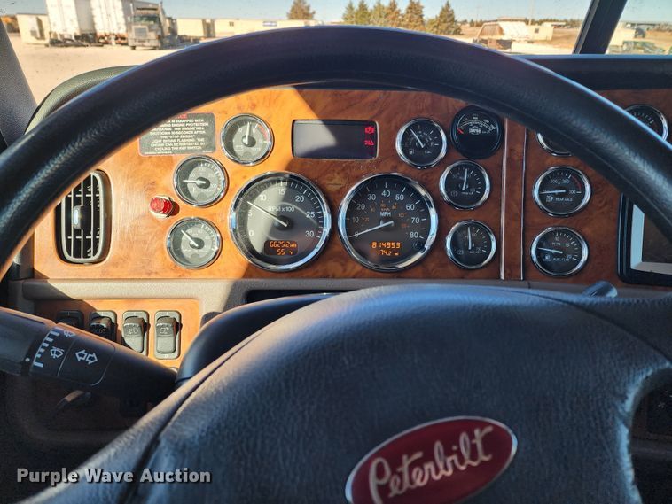 image for item KC9414 2010 Peterbilt 389  semi truck