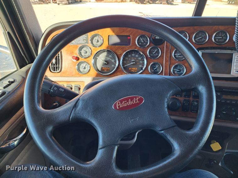 image for item KC9414 2010 Peterbilt 389  semi truck