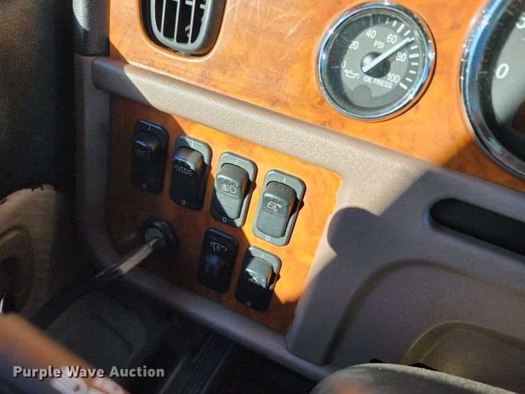 image for item KC9414 2010 Peterbilt 389  semi truck