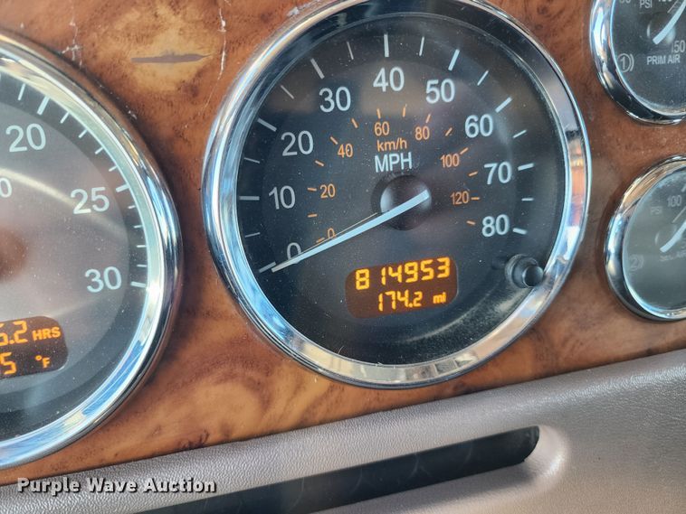 image for item KC9414 2010 Peterbilt 389  semi truck