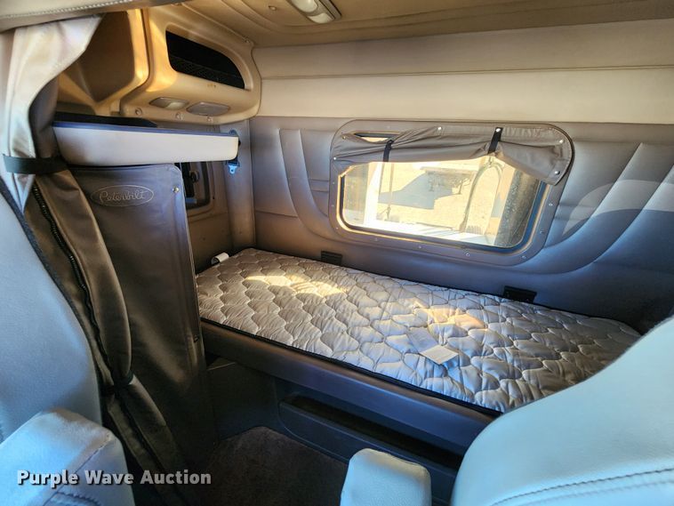 image for item KC9414 2010 Peterbilt 389  semi truck