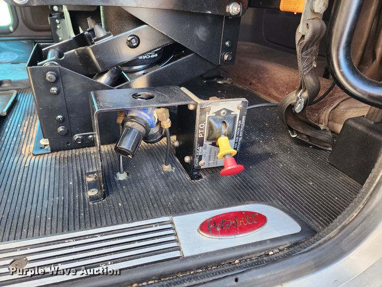 image for item KC9414 2010 Peterbilt 389  semi truck