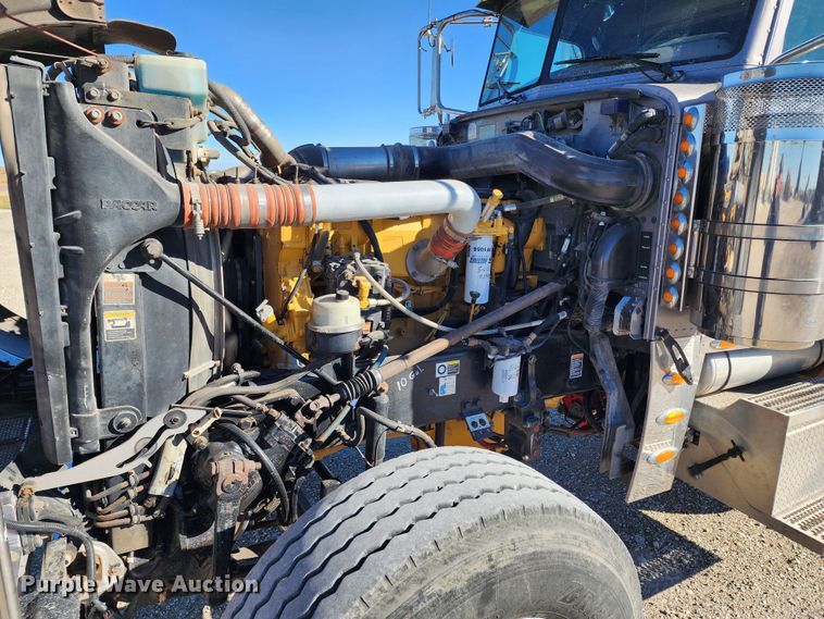image for item KC9414 2010 Peterbilt 389  semi truck