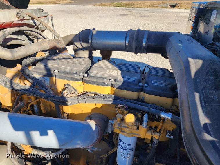 image for item KC9414 2010 Peterbilt 389  semi truck