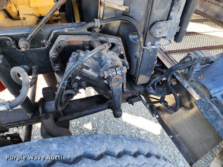 image for item KC9414 2010 Peterbilt 389  semi truck