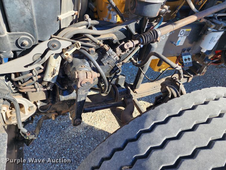 image for item KC9414 2010 Peterbilt 389  semi truck