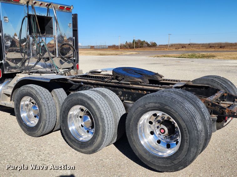image for item KC9414 2010 Peterbilt 389  semi truck