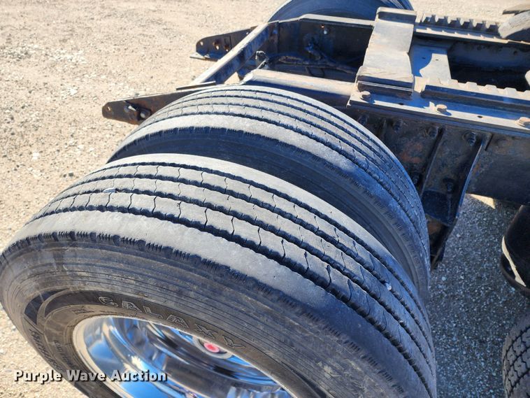 image for item KC9414 2010 Peterbilt 389  semi truck