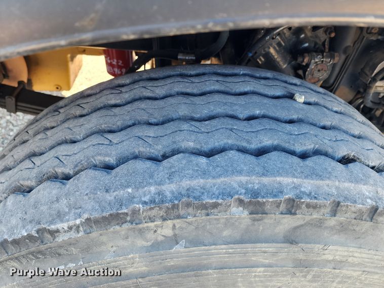 image for item KC9414 2010 Peterbilt 389  semi truck