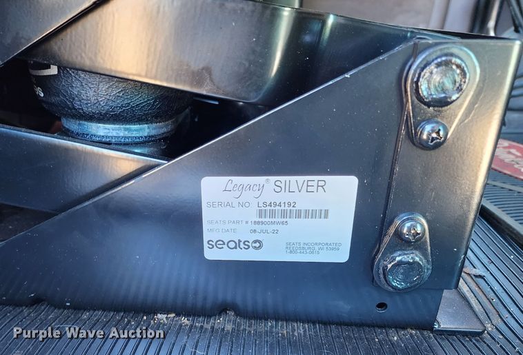 image for item KC9414 2010 Peterbilt 389  semi truck