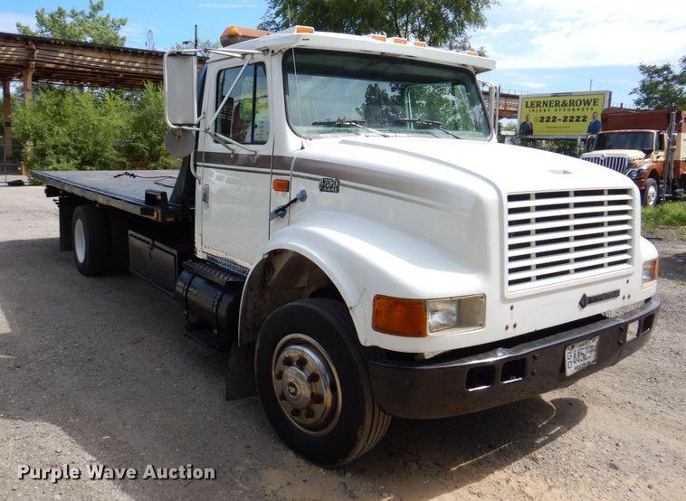 image for item KF9611 1998 International 4700  rollback truck