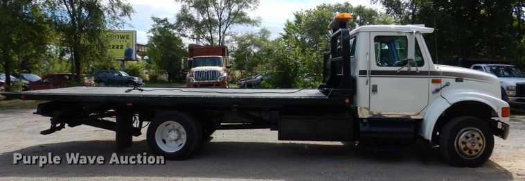 image for item KF9611 1998 International 4700  rollback truck