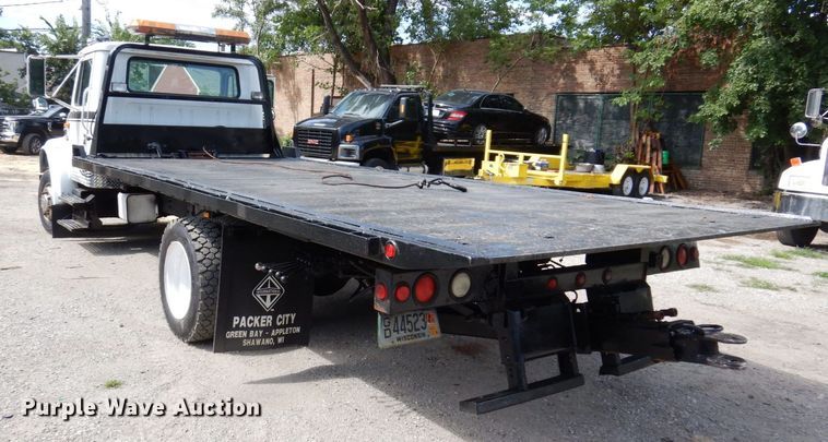 image for item KF9611 1998 International 4700  rollback truck