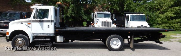 image for item KF9611 1998 International 4700  rollback truck