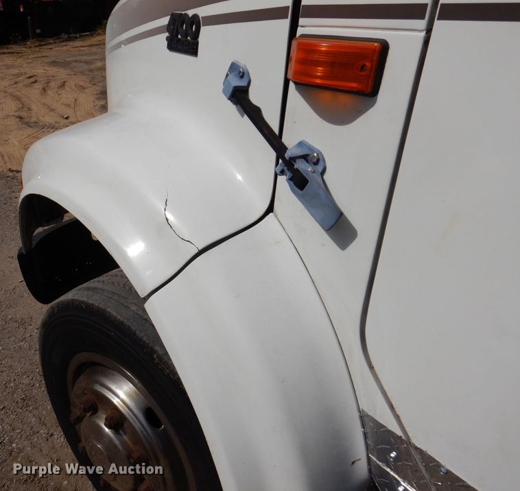 image for item KF9611 1998 International 4700  rollback truck