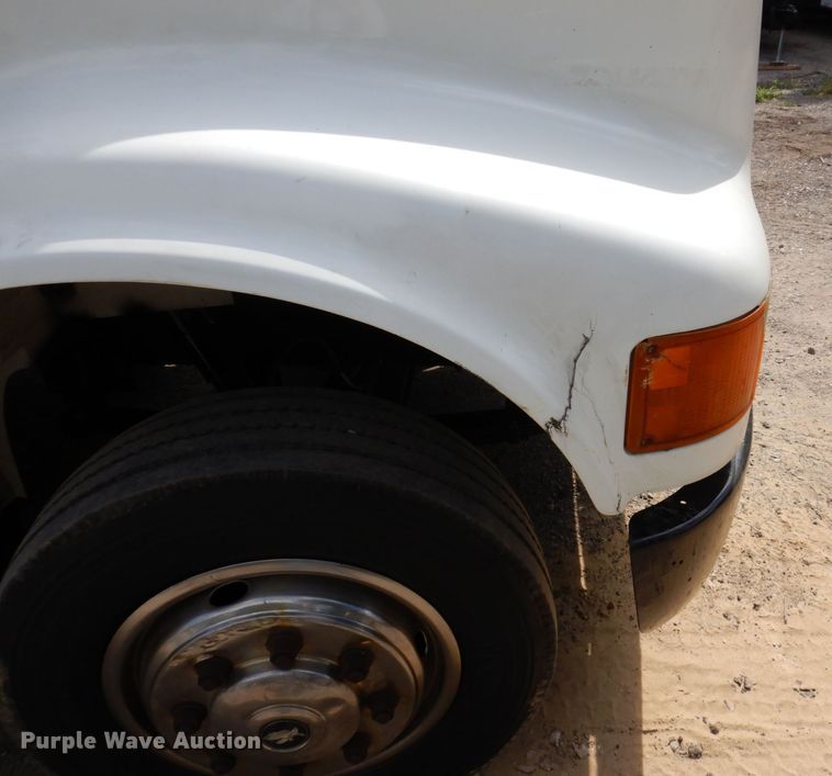 image for item KF9611 1998 International 4700  rollback truck