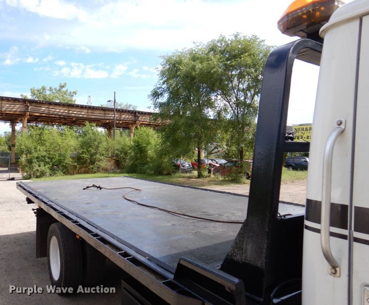 image for item KF9611 1998 International 4700  rollback truck