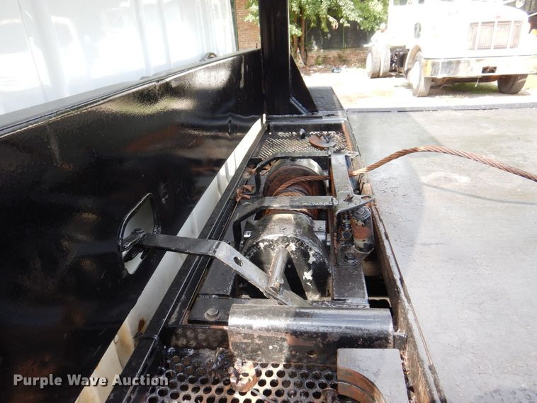 image for item KF9611 1998 International 4700  rollback truck