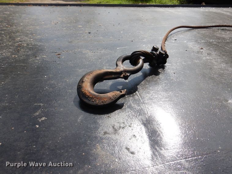 image for item KF9611 1998 International 4700  rollback truck