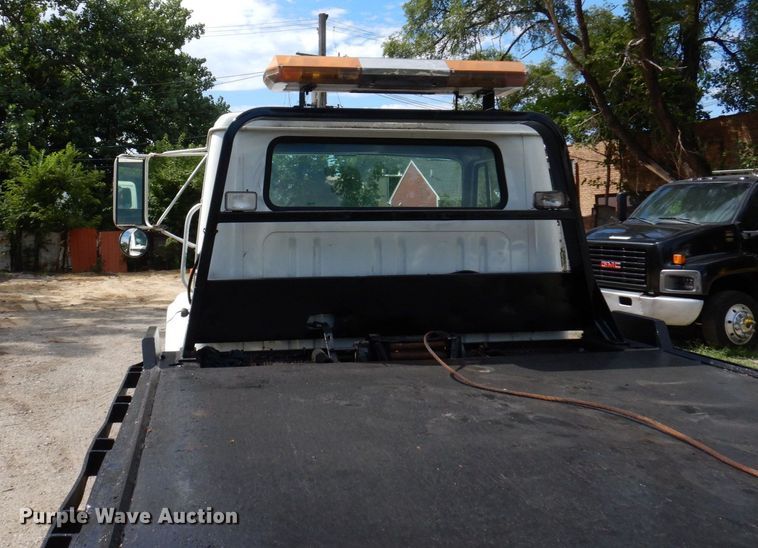 image for item KF9611 1998 International 4700  rollback truck