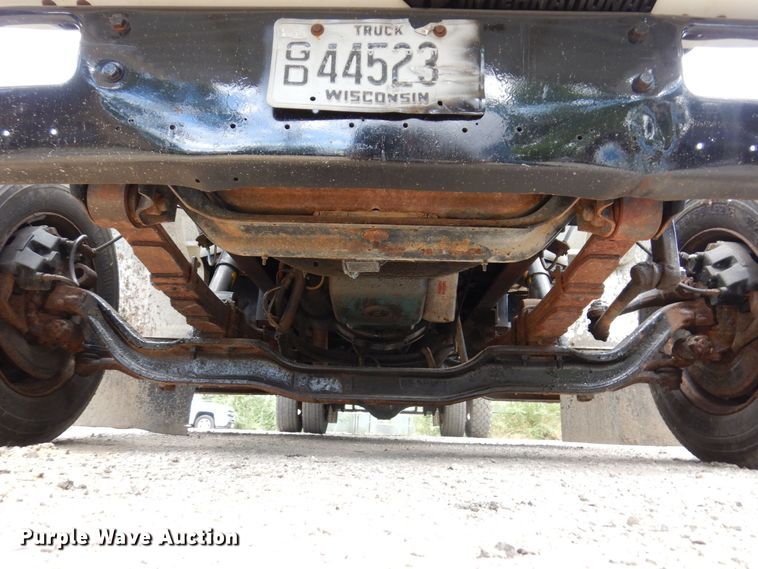 image for item KF9611 1998 International 4700  rollback truck