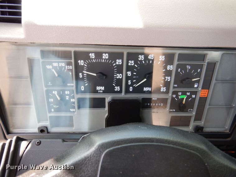 image for item KF9611 1998 International 4700  rollback truck