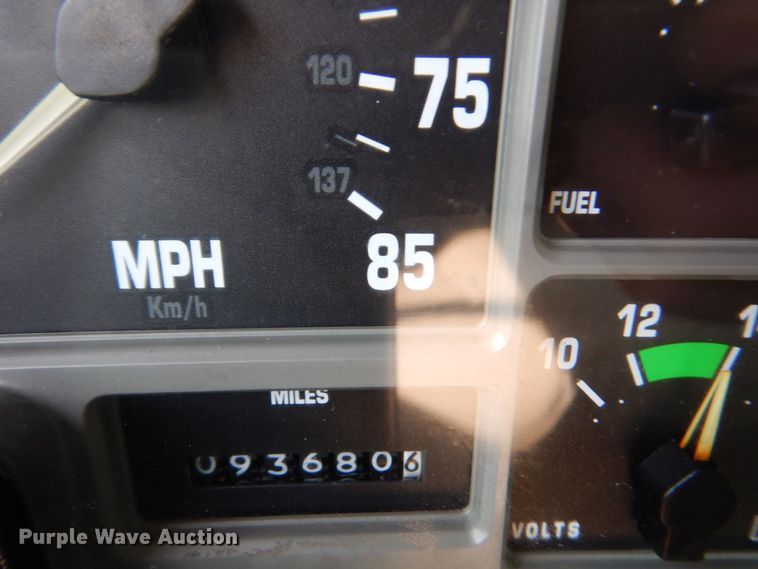 image for item KF9611 1998 International 4700  rollback truck