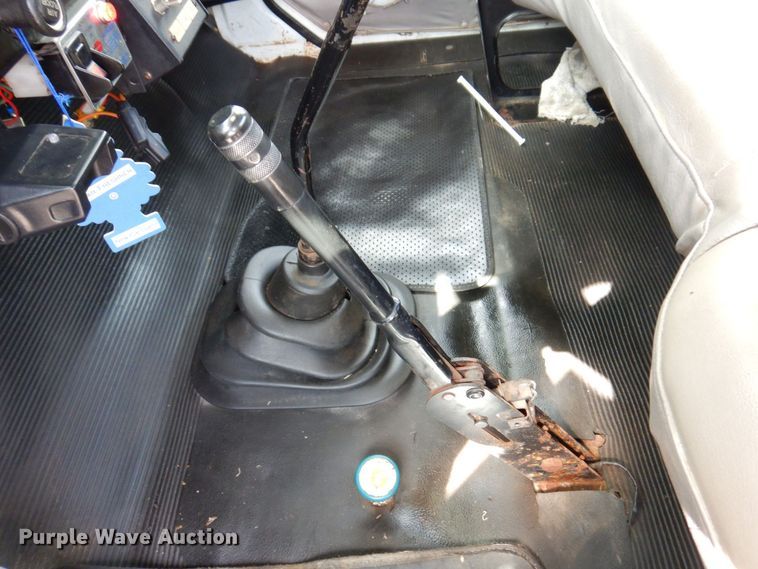 image for item KF9611 1998 International 4700  rollback truck