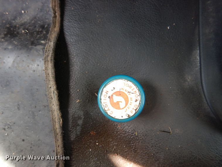 image for item KF9611 1998 International 4700  rollback truck