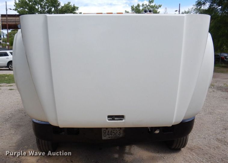 image for item KF9611 1998 International 4700  rollback truck