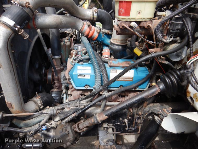 image for item KF9611 1998 International 4700  rollback truck