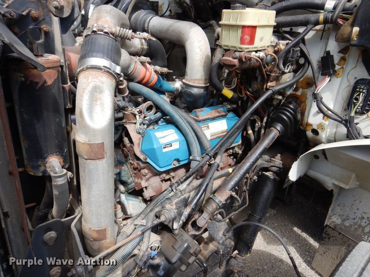 image for item KF9611 1998 International 4700  rollback truck