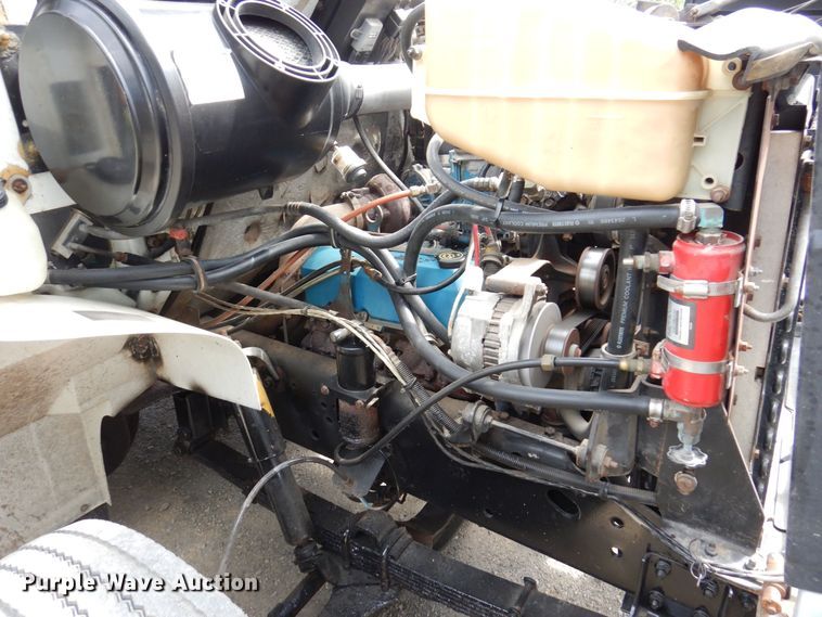 image for item KF9611 1998 International 4700  rollback truck