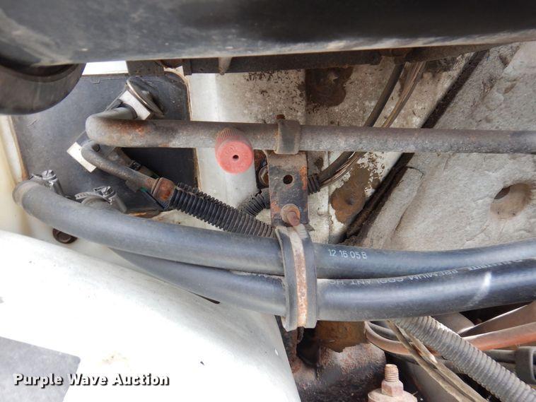 image for item KF9611 1998 International 4700  rollback truck