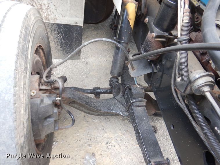 image for item KF9611 1998 International 4700  rollback truck