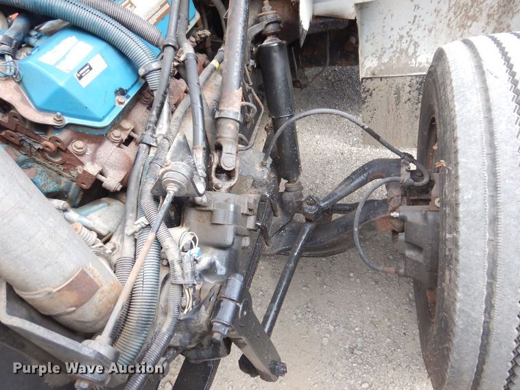 image for item KF9611 1998 International 4700  rollback truck