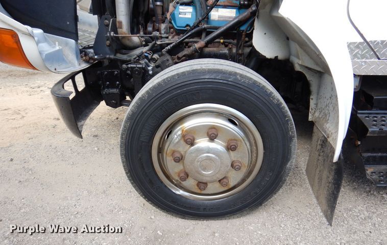 image for item KF9611 1998 International 4700  rollback truck