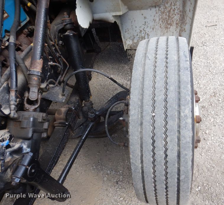 image for item KF9611 1998 International 4700  rollback truck