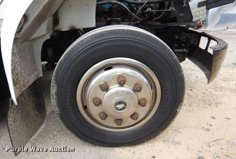 image for item KF9611 1998 International 4700  rollback truck