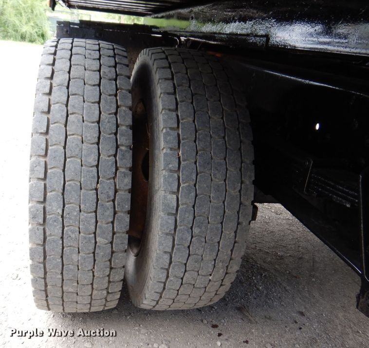 image for item KF9611 1998 International 4700  rollback truck