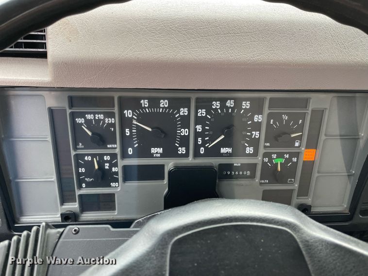 image for item KF9611 1998 International 4700  rollback truck