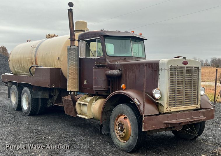 image for item KF9760 1976 Peterbilt 359  water truck