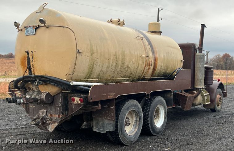 image for item KF9760 1976 Peterbilt 359  water truck