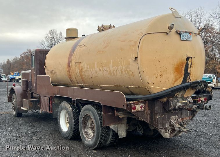 image for item KF9760 1976 Peterbilt 359  water truck