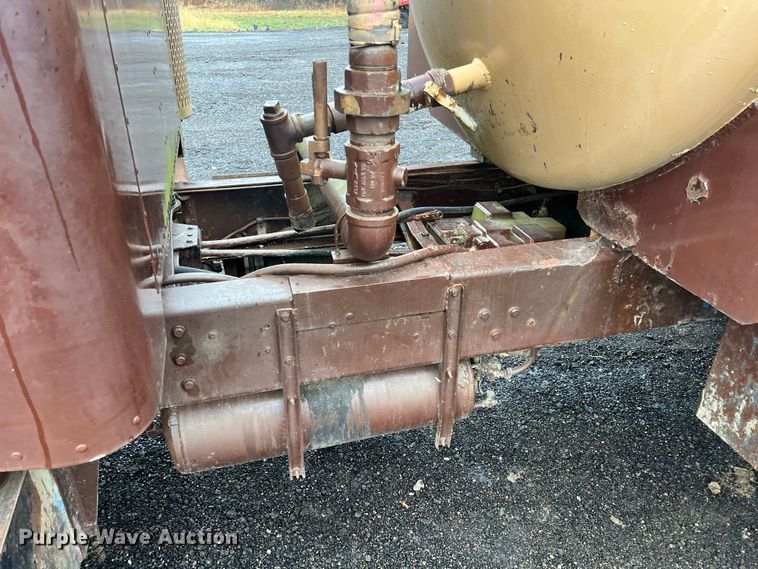 image for item KF9760 1976 Peterbilt 359  water truck