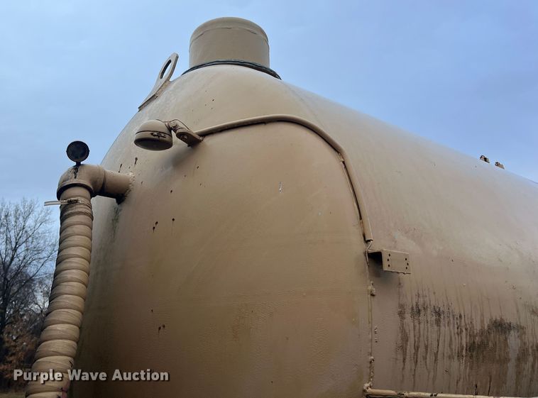 image for item KF9760 1976 Peterbilt 359  water truck