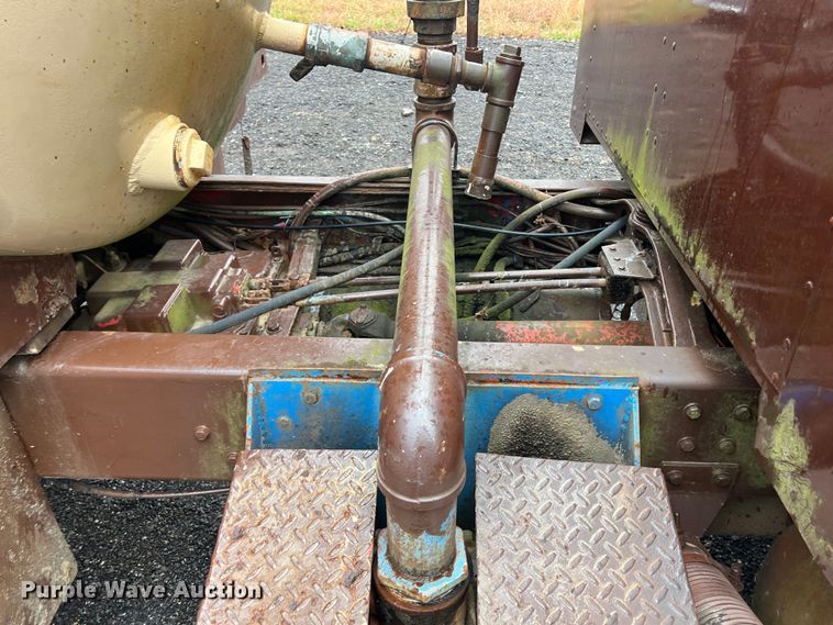 image for item KF9760 1976 Peterbilt 359  water truck