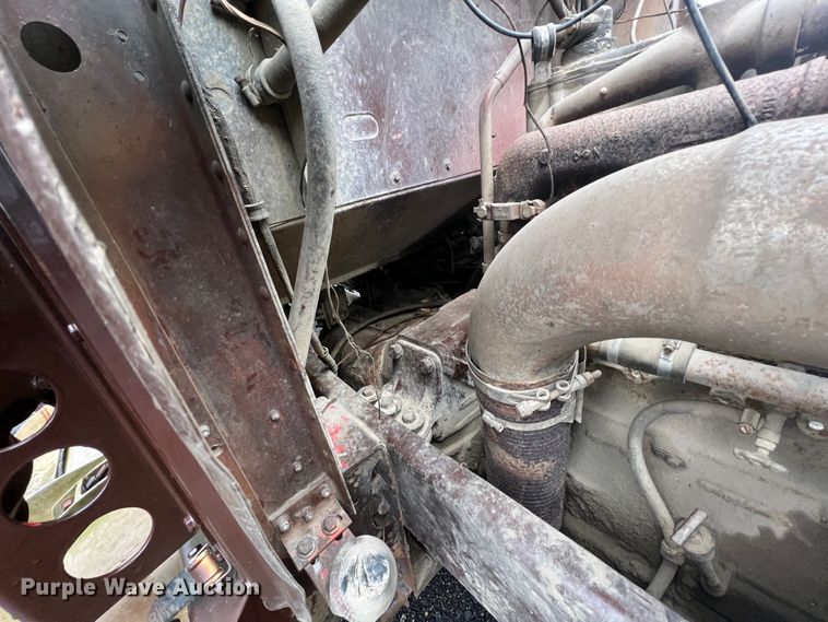 image for item KF9760 1976 Peterbilt 359  water truck